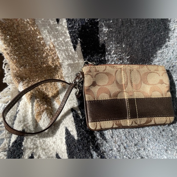 Gently Preowned Coach Wallet Wristlet - Picture 3 of 4